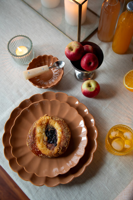 Scallop Mocha Mousse 8" Ceramic Plate