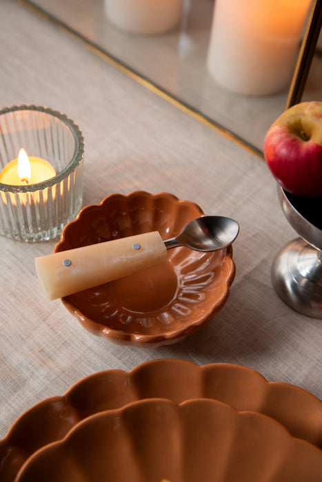 Scallop Mocha Mousse Small Ceramic Bowl