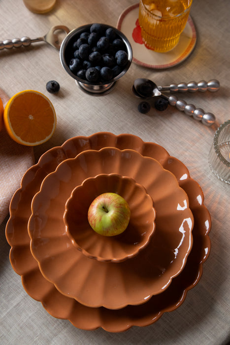 Scallop Mocha Mousse Small Ceramic Bowl