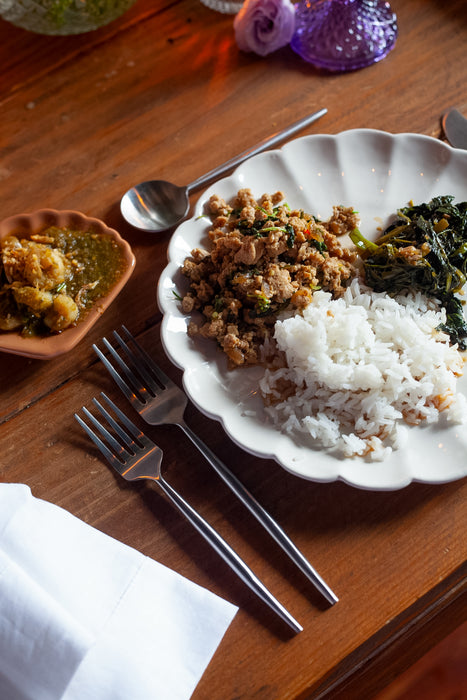 Scallop Ivory 10" Ceramic Plate